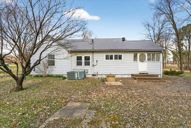 3236 Dover Rd, Woodlawn, TN 37191