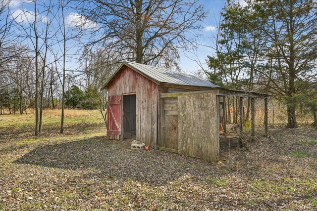 3236 Dover Rd, Woodlawn, TN 37191