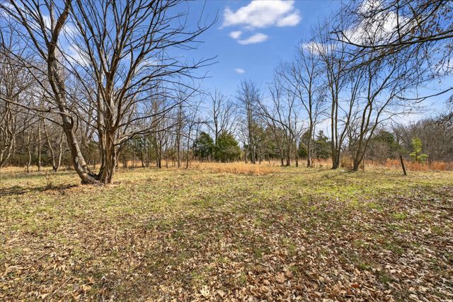 3236 Dover Rd, Woodlawn, TN 37191