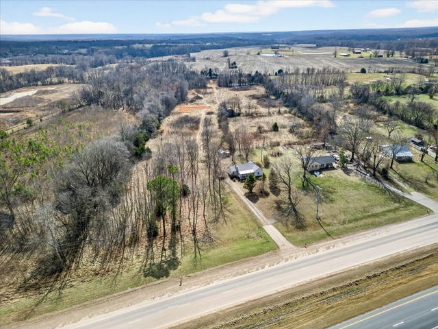 3236 Dover Rd, Woodlawn, TN 37191