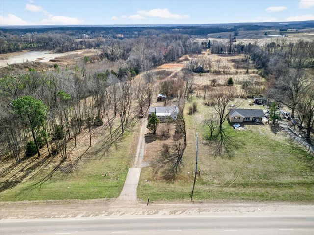 3236 Dover Rd, Woodlawn, TN 37191