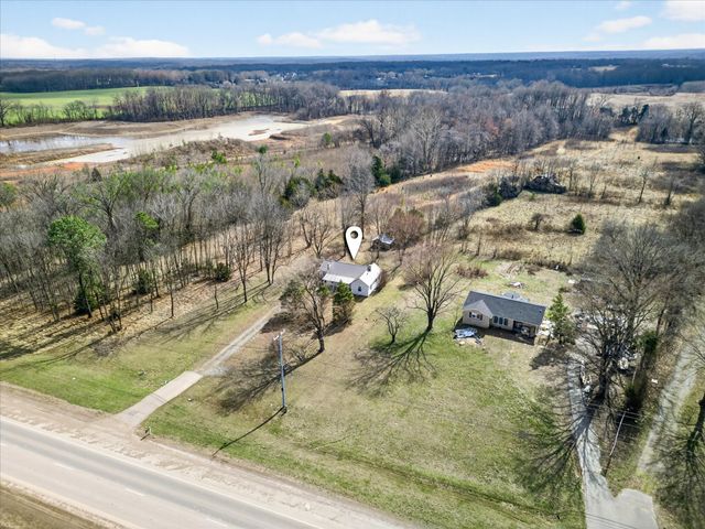 3236 Dover Rd, Woodlawn, TN 37191