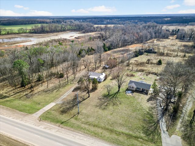 3236 Dover Rd, Woodlawn, TN 37191