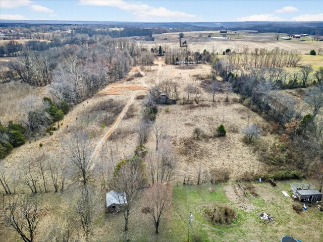 3236 Dover Rd, Woodlawn, TN 37191