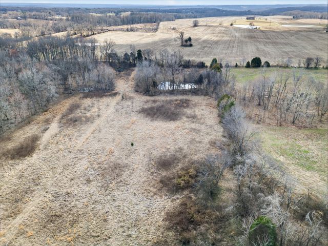 3236 Dover Rd, Woodlawn, TN 37191