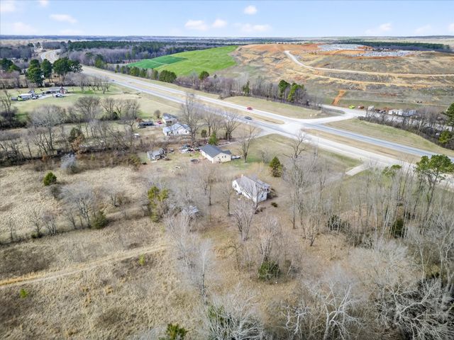 3236 Dover Rd, Woodlawn, TN 37191