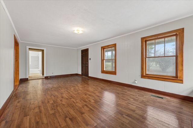 3236 Dover Rd, Woodlawn, TN 37191