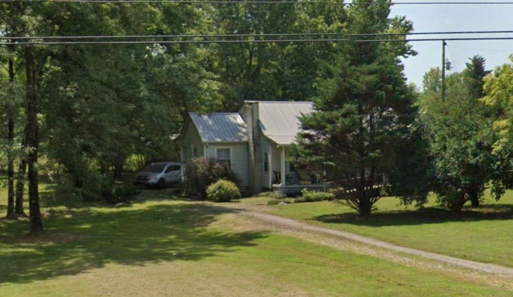 3236 Dover Rd, Woodlawn, TN 37191