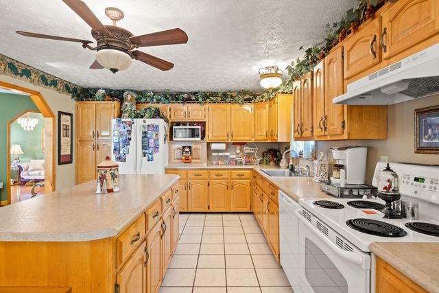 340 Dean Road, Mckee, KY 40447