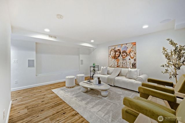 4216 27th Avenue W, Seattle, WA 98199