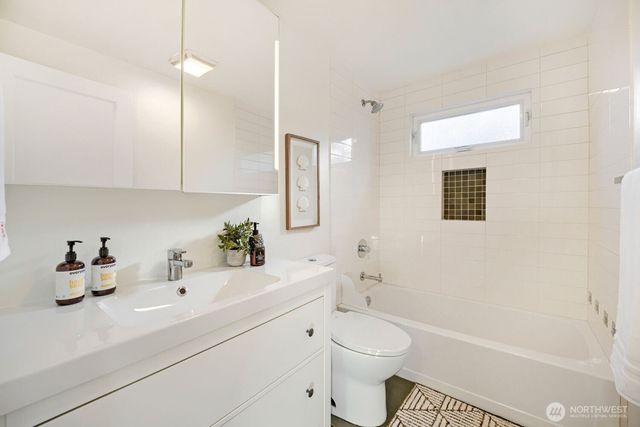 4216 27th Avenue W, Seattle, WA 98199