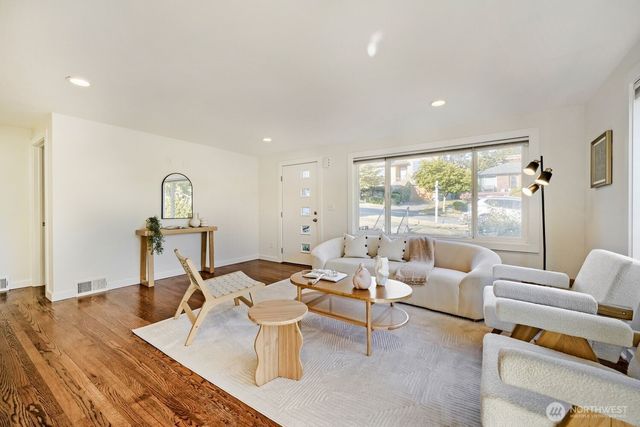 4216 27th Avenue W, Seattle, WA 98199