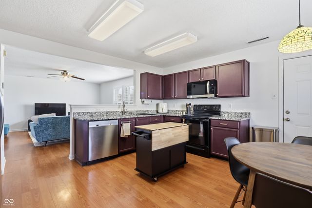 6889 W Dover Place, Mccordsville, IN 46055