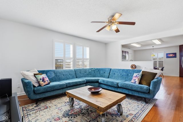 6889 W Dover Place, Mccordsville, IN 46055