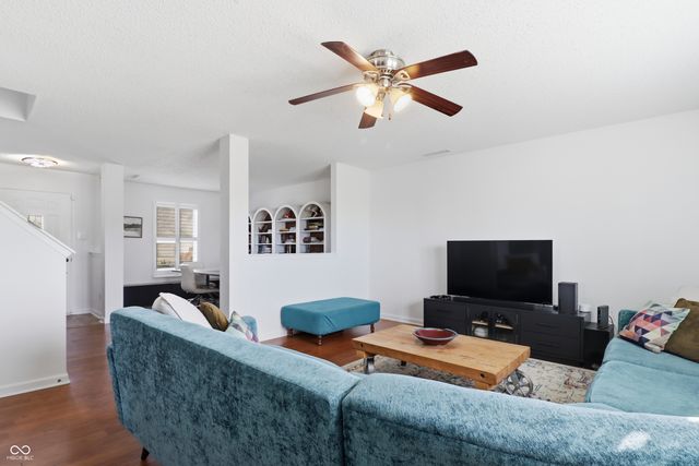 6889 W Dover Place, Mccordsville, IN 46055