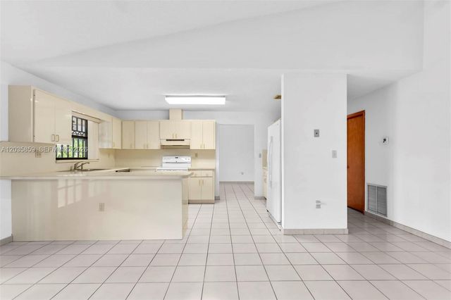 320 NW 136th Ave, Miami, FL 33182