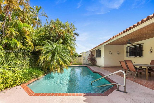 320 NW 136th Ave, Miami, FL 33182