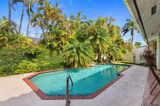 320 NW 136th Ave, Miami, FL 33182