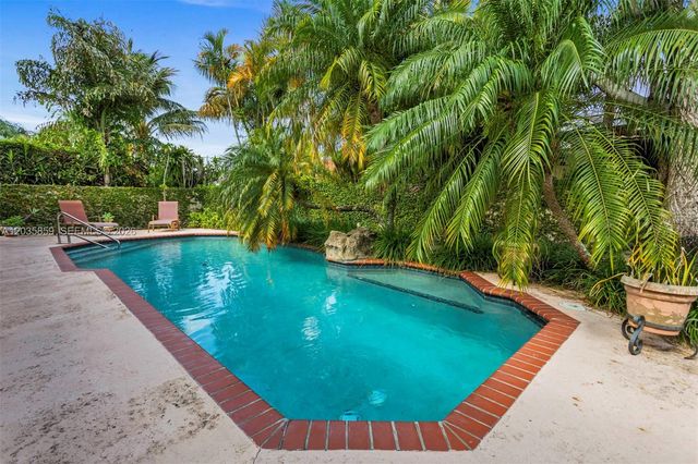 320 NW 136th Ave, Miami, FL 33182