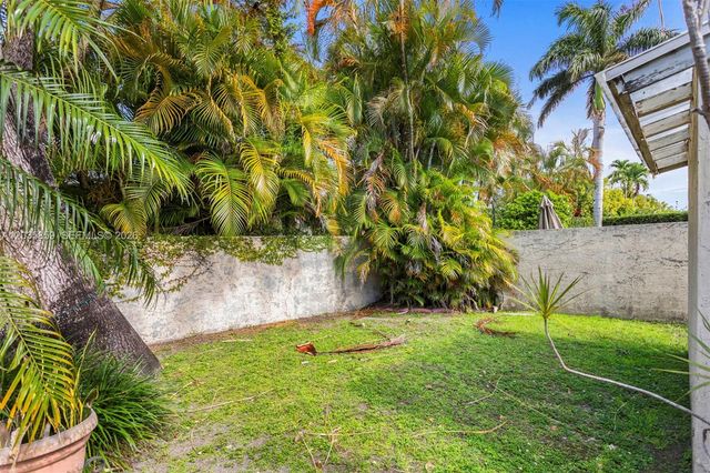 320 NW 136th Ave, Miami, FL 33182