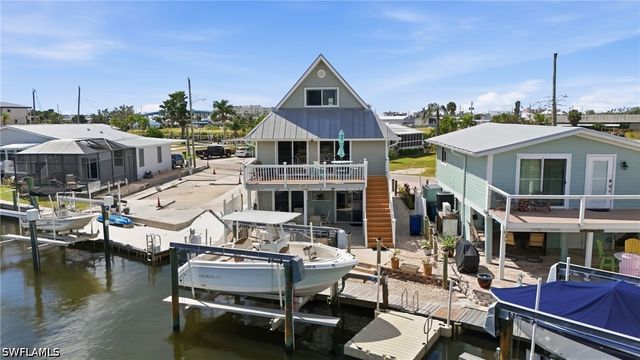 850 Oak ST, Fort Myers Beach, FL 33931