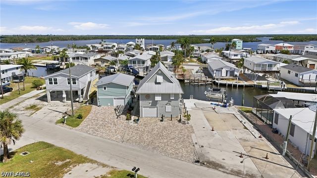 850 Oak ST, Fort Myers Beach, FL 33931