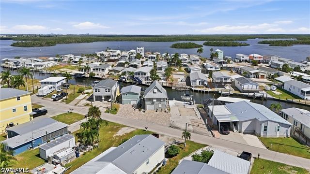 850 Oak ST, Fort Myers Beach, FL 33931