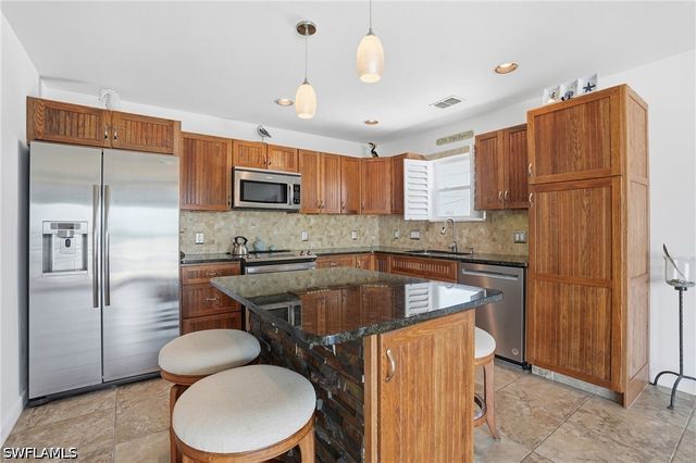 850 Oak ST, Fort Myers Beach, FL 33931