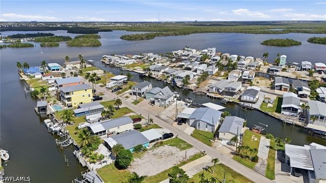 850 Oak ST, Fort Myers Beach, FL 33931