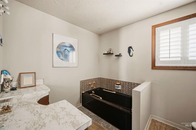 6144 E Deer Flat Road, Kuna, ID 83634