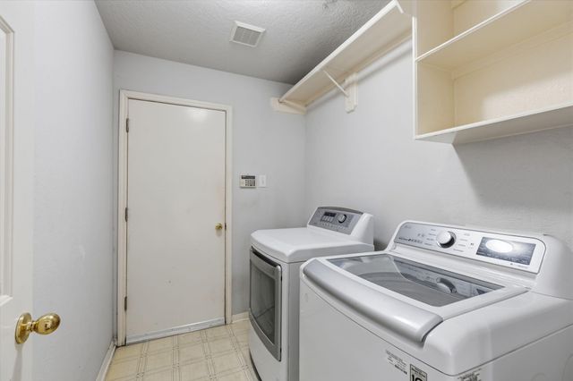 2718 Shelby Drive, Pearland, TX 77584