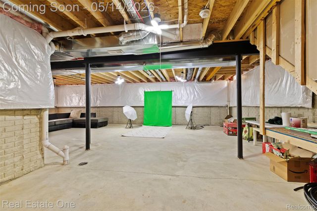 36950 Everett Drive, Westland, MI 48185