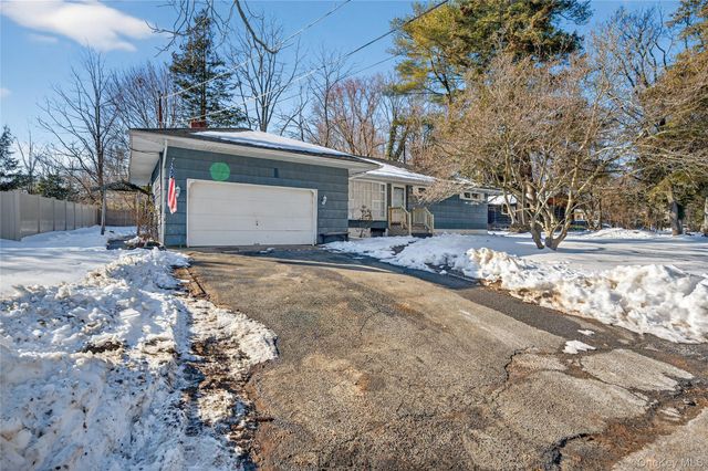 50 Oakcrest Avenue, Middle Island, NY 11953