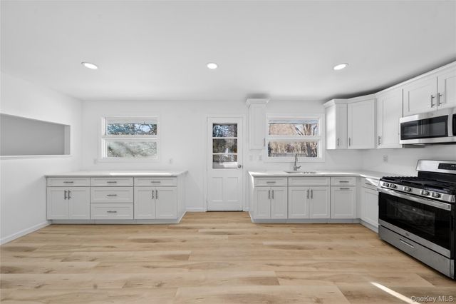 50 Oakcrest Avenue, Middle Island, NY 11953