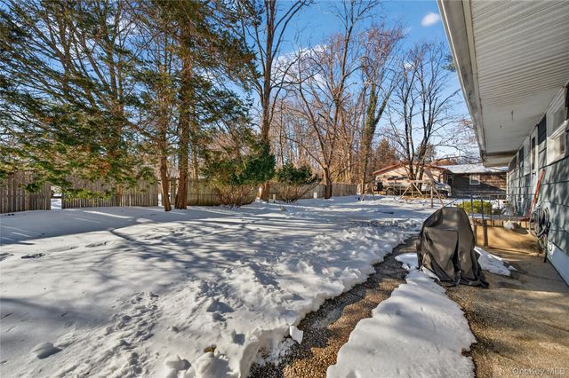 50 Oakcrest Avenue, Middle Island, NY 11953