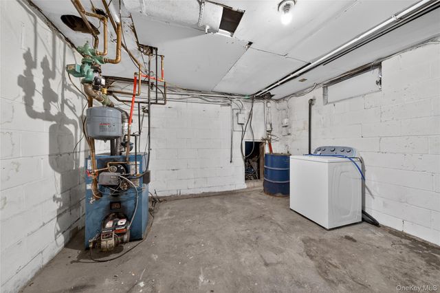 50 Oakcrest Avenue, Middle Island, NY 11953