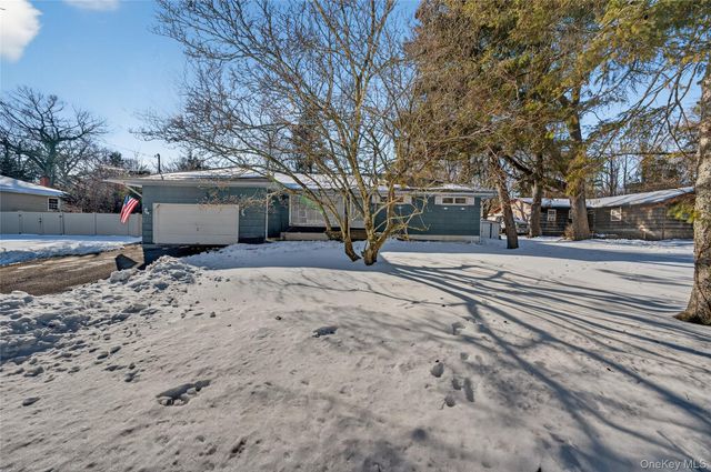 50 Oakcrest Avenue, Middle Island, NY 11953