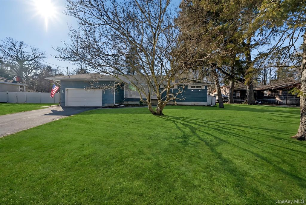 50 Oakcrest Avenue, Middle Island, NY 11953