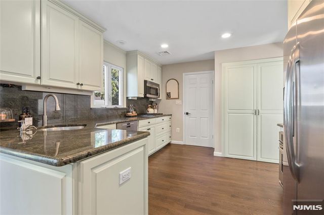 20 Dwight Street, Wayne, NJ 07470