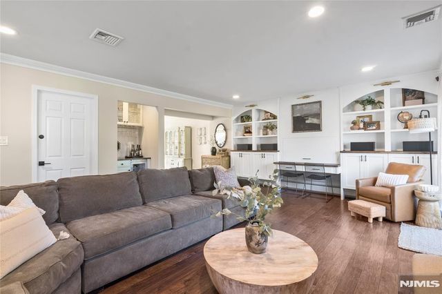 20 Dwight Street, Wayne, NJ 07470