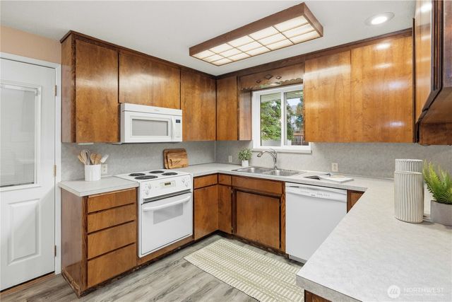 762 Hilltop Avenue, Kent, WA 98031