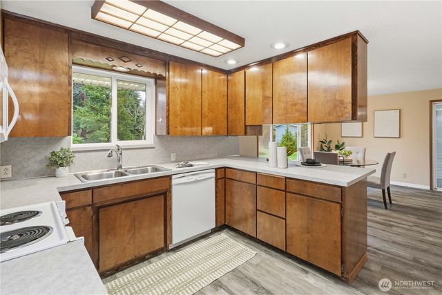 762 Hilltop Avenue, Kent, WA 98031