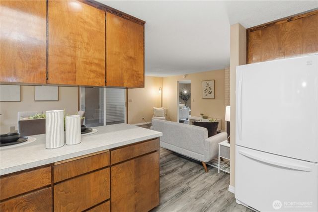 762 Hilltop Avenue, Kent, WA 98031