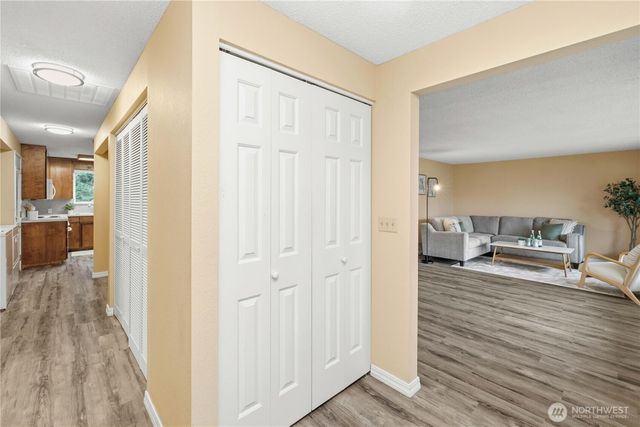 762 Hilltop Avenue, Kent, WA 98031