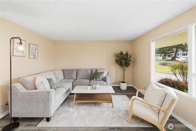 762 Hilltop Avenue, Kent, WA 98031