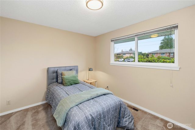 762 Hilltop Avenue, Kent, WA 98031