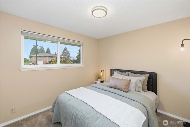 762 Hilltop Avenue, Kent, WA 98031