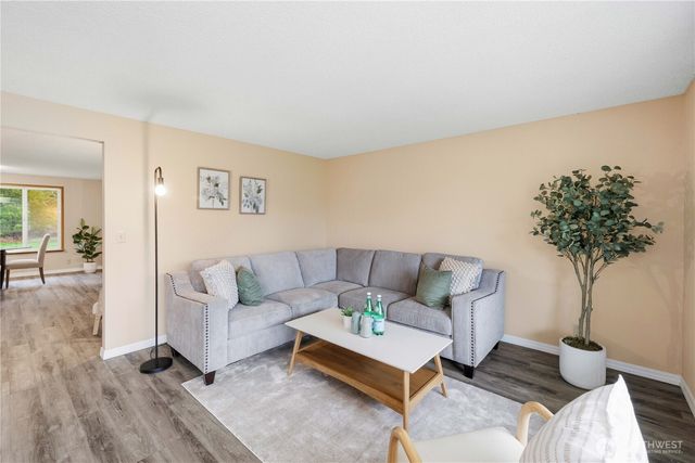 762 Hilltop Avenue, Kent, WA 98031