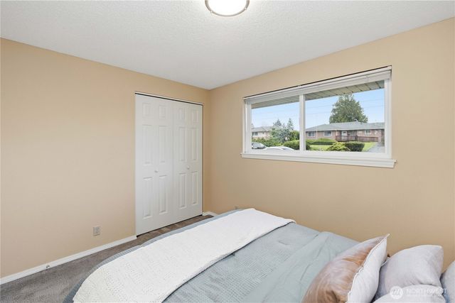 762 Hilltop Avenue, Kent, WA 98031