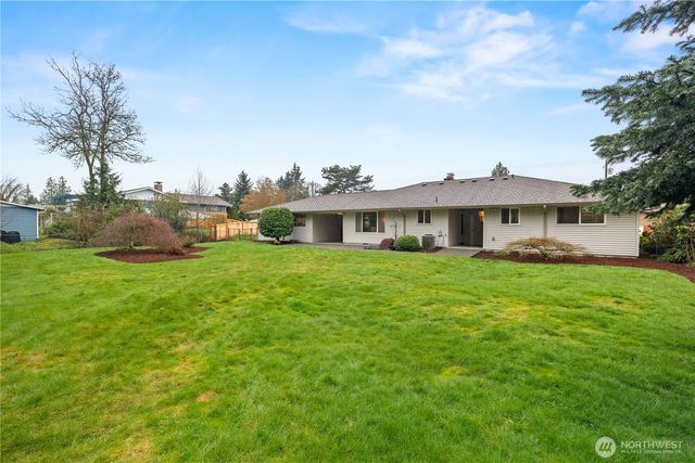 762 Hilltop Avenue, Kent, WA 98031